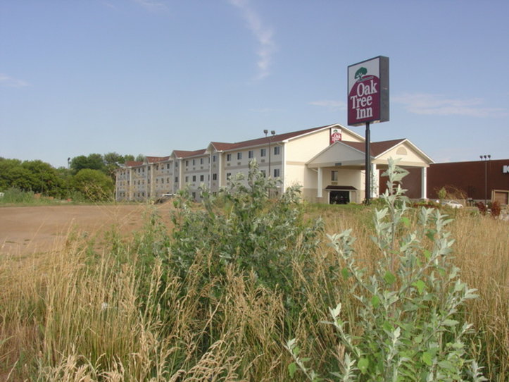 Oak Tree Inn - Clinton, IA