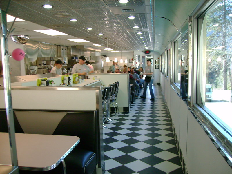 Oak Tree Inn & Penny's Diner - Dunsmuir, CA