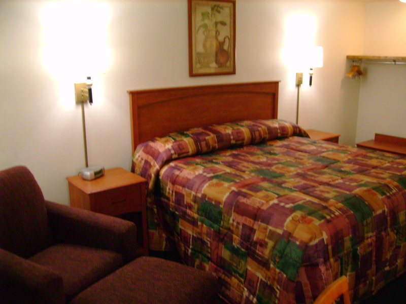 Oak Tree Inn & Penny's Diner - Dunsmuir, CA