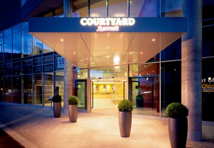 Hotel Courtyard by Marriott Berlin City Center Main Entrance