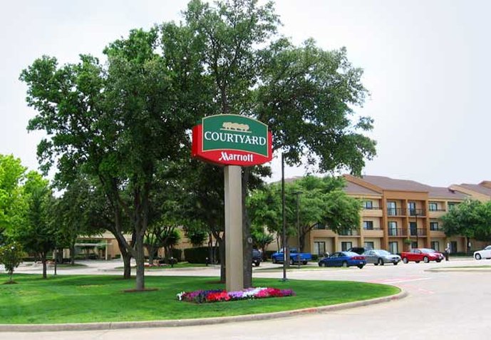 Courtyard Dallas Richardson At Spring Valley