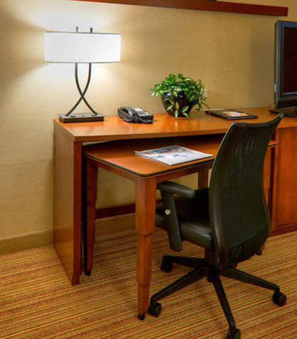 Courtyard By Marriott Roanoke Airport - Roanoke, VA