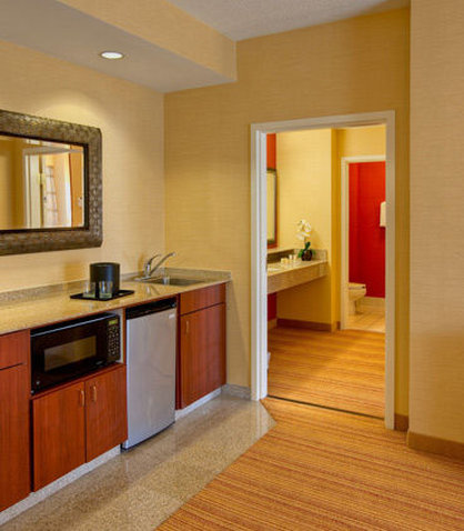 Courtyard By Marriott Roanoke Airport - Roanoke, VA