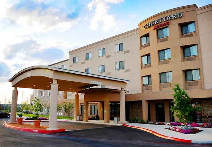 Courtyard-Stone Oak At Legacy