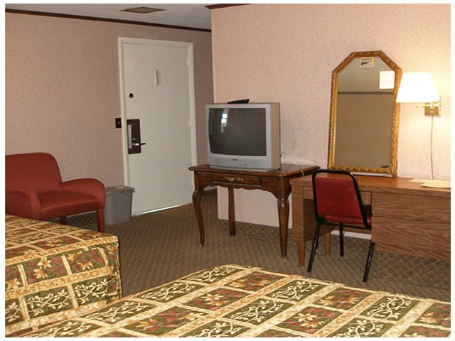 Red Carpet Inn - Denver, PA