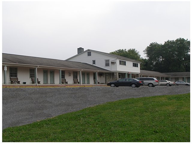 Red Carpet Inn - Morgantown, PA
