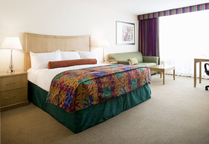 Hilton-Cocoa Beach Oceanfront - Cocoa Beach, FL