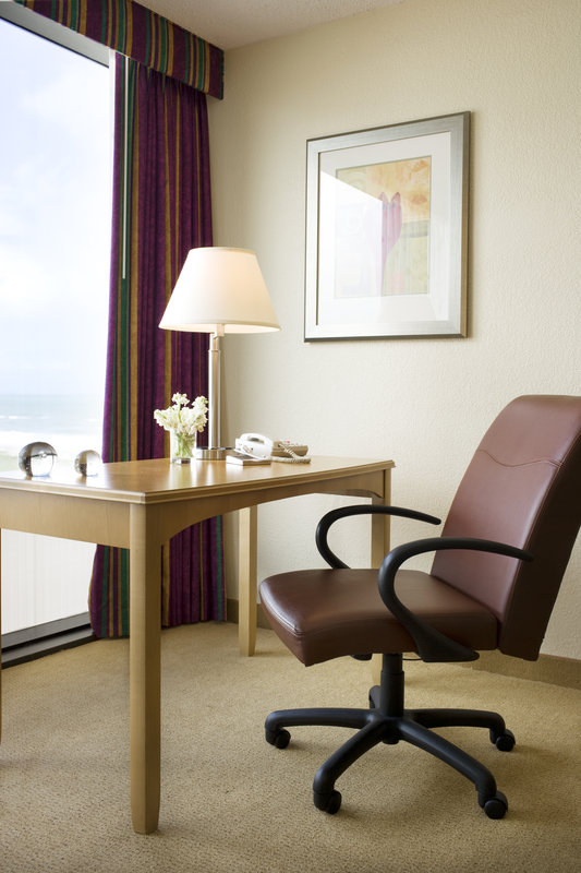 Hilton-Cocoa Beach Oceanfront - Cocoa Beach, FL