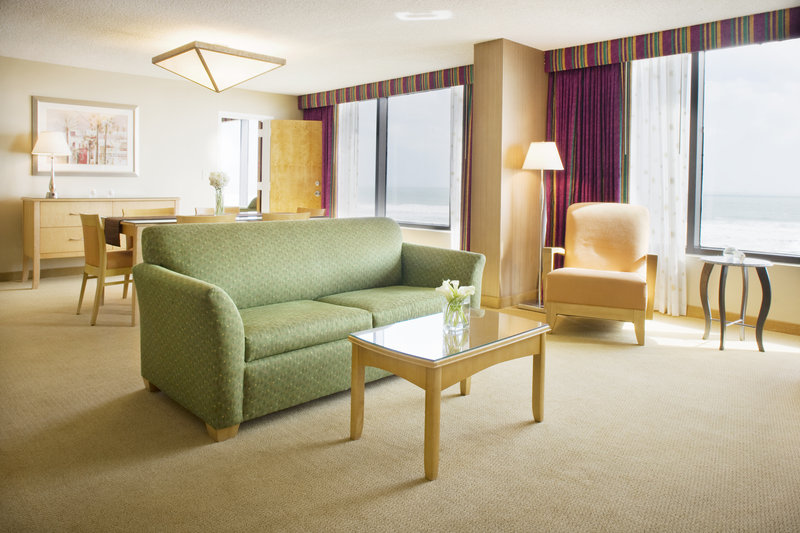Hilton-Cocoa Beach Oceanfront - Cocoa Beach, FL