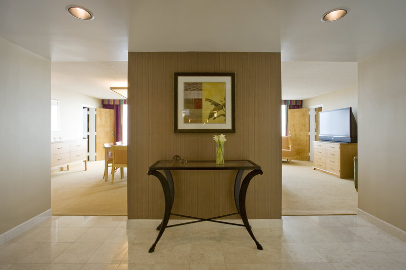 Hilton-Cocoa Beach Oceanfront - Cocoa Beach, FL