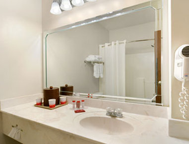 Econo Lodge Inn & Suites-McComb - McComb, MS