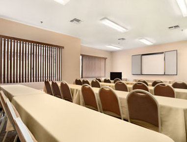 Econo Lodge Inn & Suites-McComb - McComb, MS