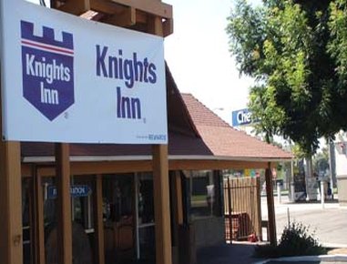 Knights Inn - Fresno, CA