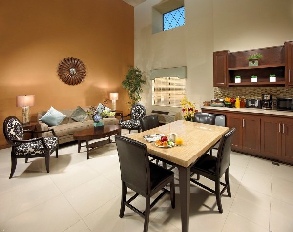 Portola Inn & Suites - Buena Park - Buena Park, CA