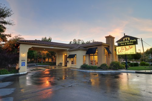 University Park Inn & Suites