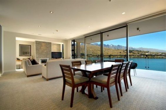 The Rees Hotel, Luxury Apartments & Lakeside Residences