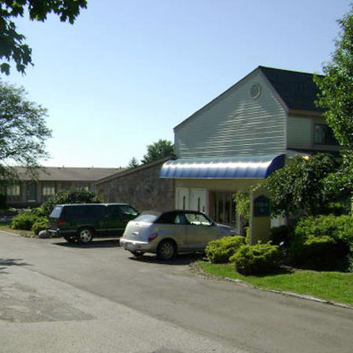 LEGACY INN SUITES - Wadsworth, OH