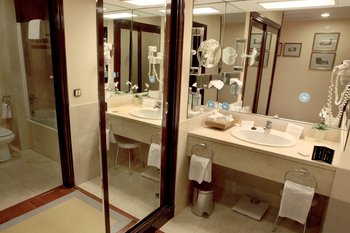 Gran Hotel Conde Duque - Room