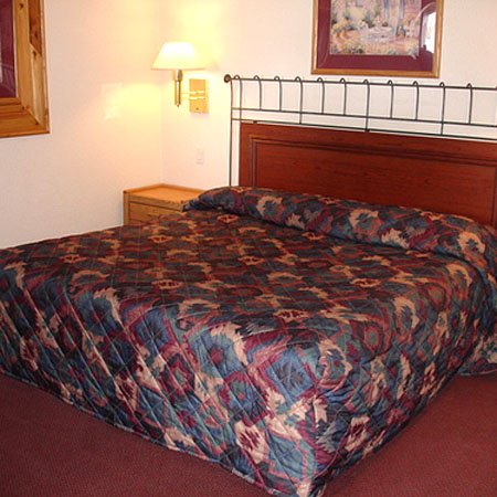 Country Inn & Suites - Mandan, ND