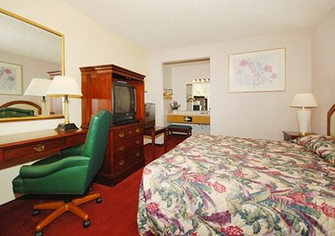 Rodeway Inn & Suites - Tacoma, WA