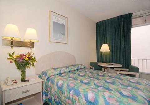 Econo Lodge Space Center - Cocoa, FL