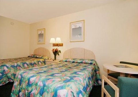 Econo Lodge Space Center - Cocoa, FL