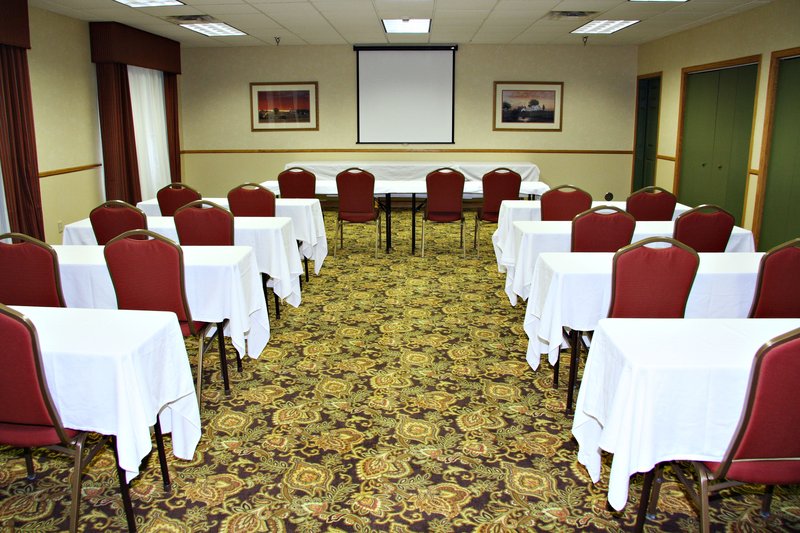 Country Inn & Suites Watertown - Watertown, SD