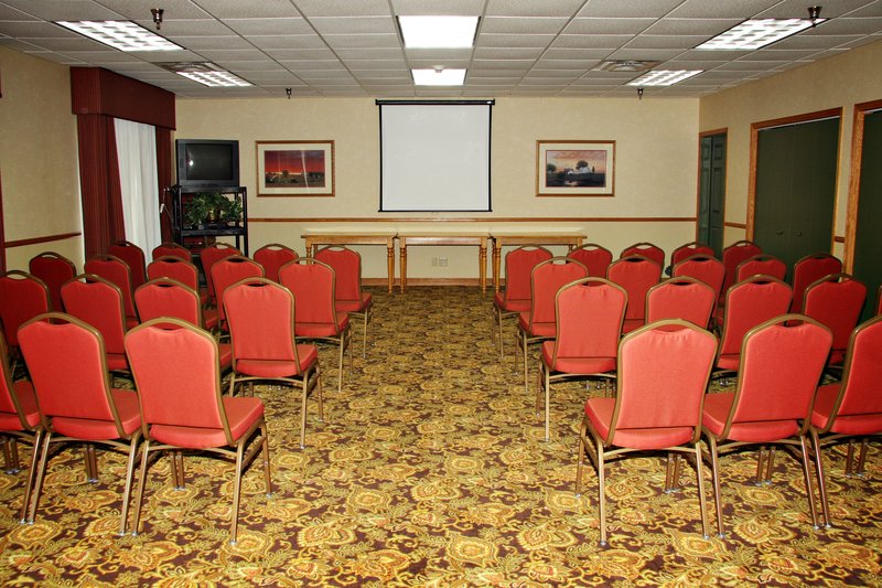 Country Inn & Suites Watertown - Watertown, SD