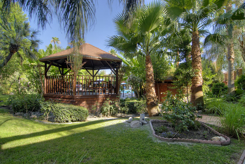 Crystal Palace Inn & Suites - Bakersfield, CA
