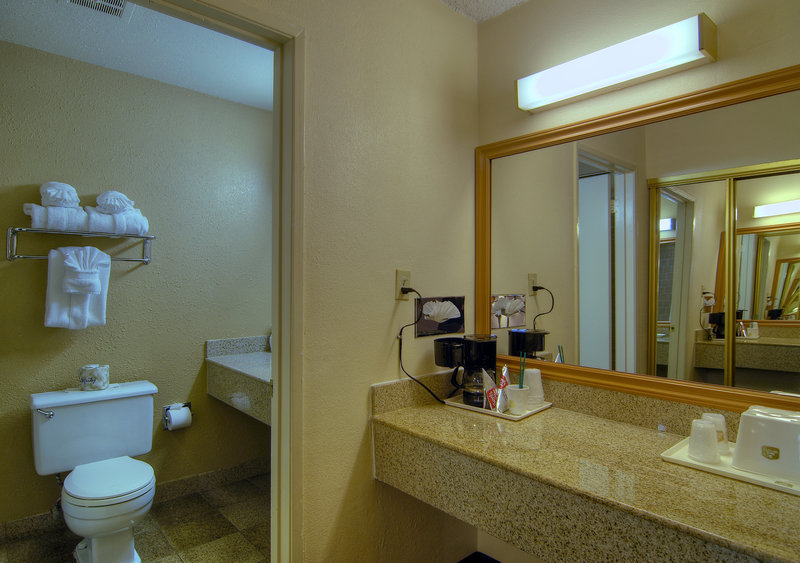 Crystal Palace Inn & Suites - Bakersfield, CA