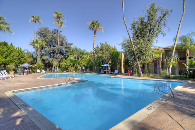 Crystal Palace Inn & Suites - Bakersfield, CA