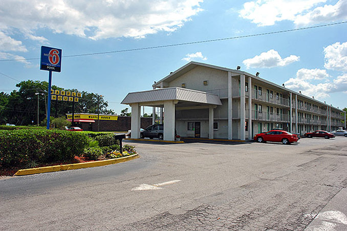 Knights Inn - Tampa, FL