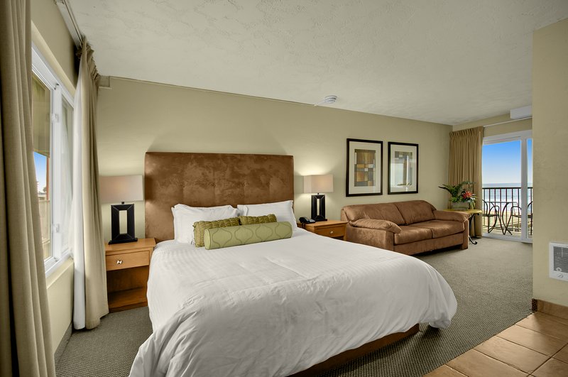 Surfer Beach Hotel - San Diego, CA