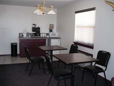 Knights Inn Slaton - Slaton, TX