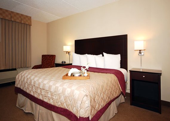 Clarion Hotel Airport - Milwaukee, WI