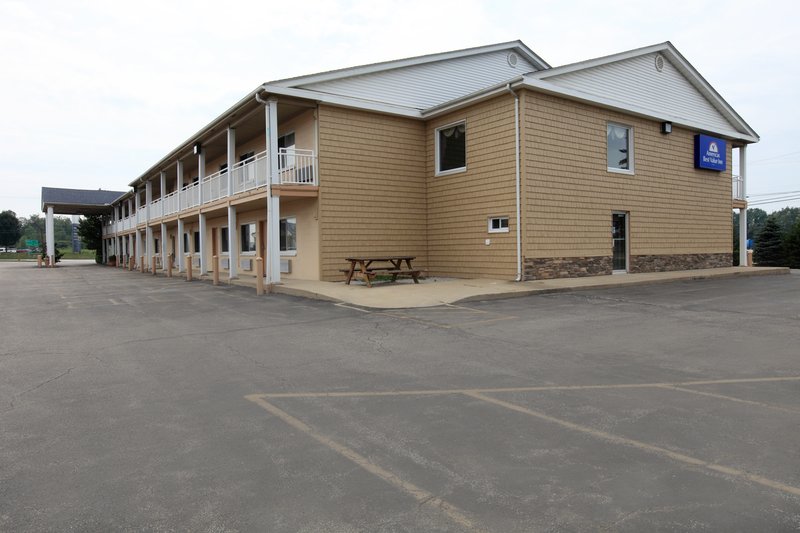 AMERICAS BEST VALUE INN - Austinburg, OH