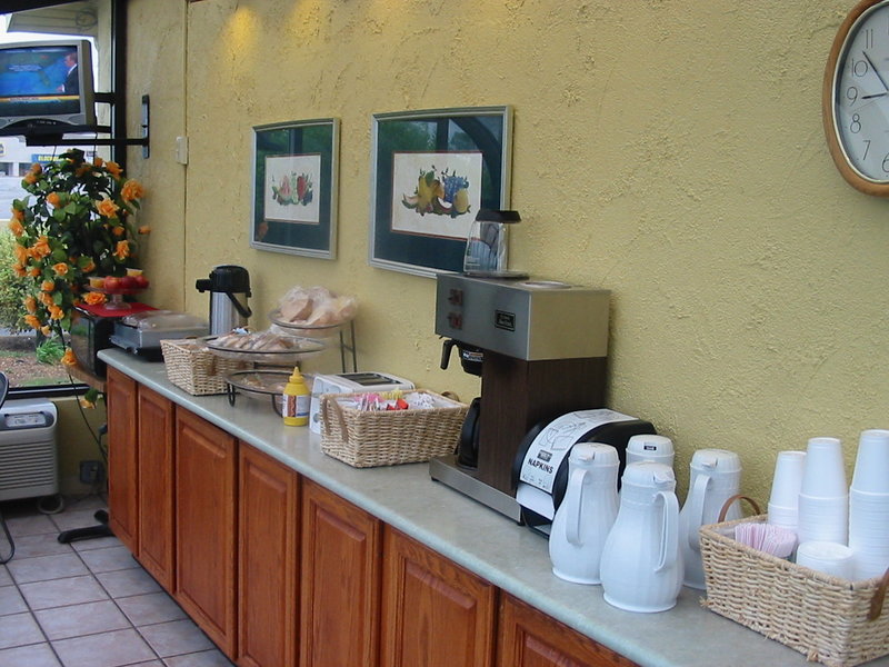 Baymont Minot - Lawrenceburg, TN