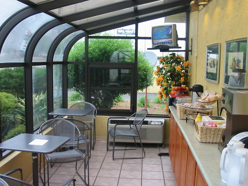 Baymont Minot - Lawrenceburg, TN