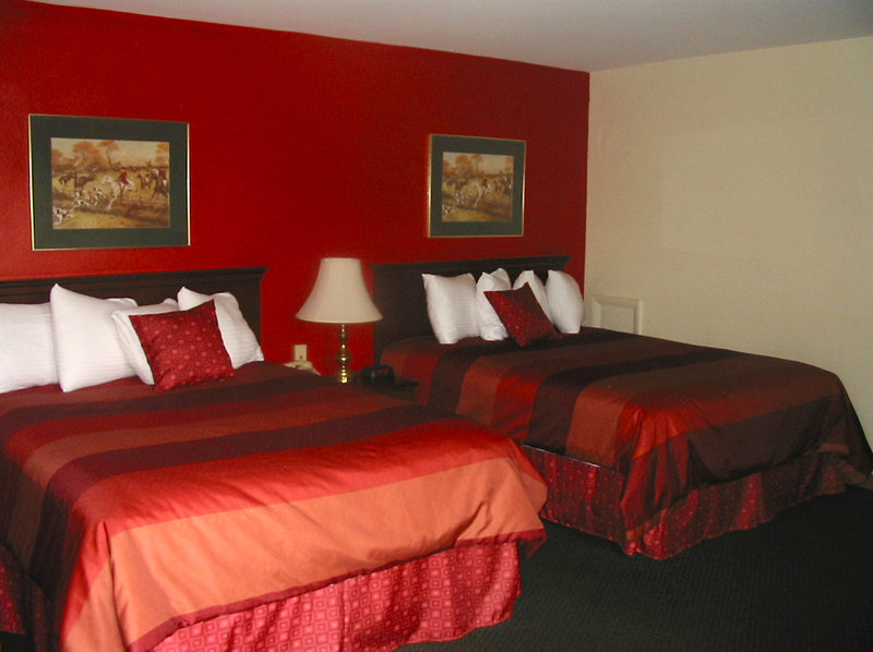 Baymont Minot - Lawrenceburg, TN