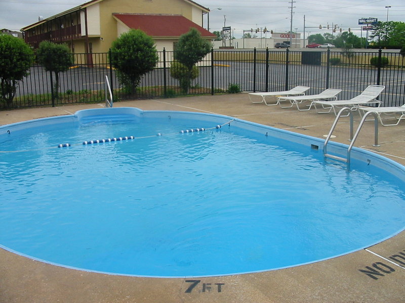 Baymont Minot - Lawrenceburg, TN