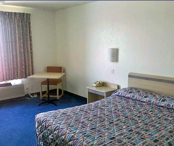 Motel 6 - Altoona, IA