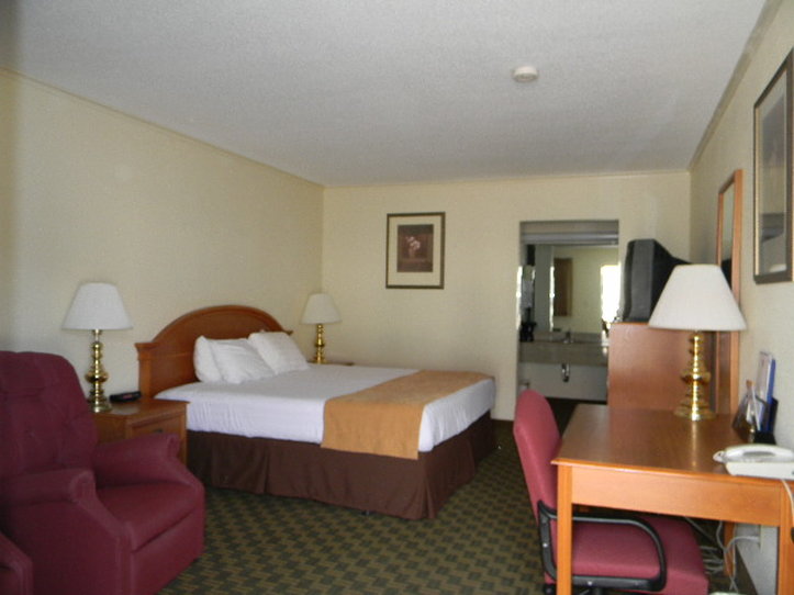 Red Coach Inn - Newton, KS
