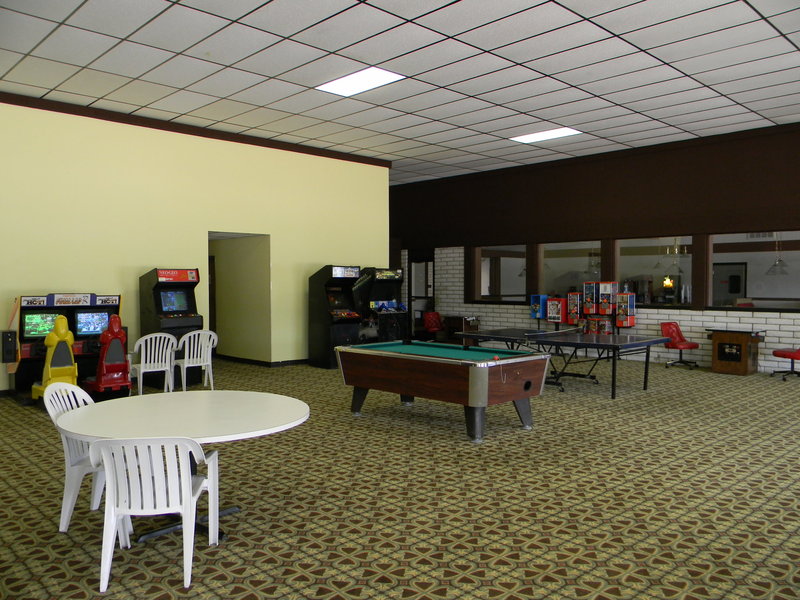 Red Coach Inn - Newton, KS