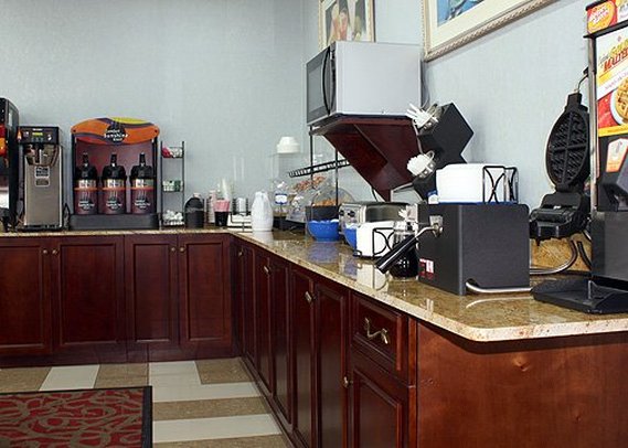 Comfort Inn & Suites - Melvindale, MI