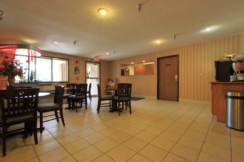 Americas Best Value Inn - Whitewater, WI