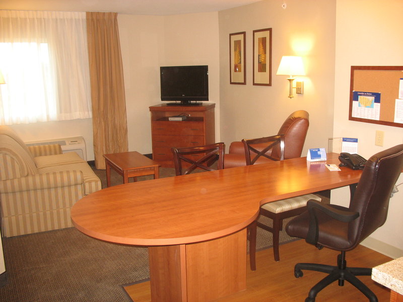 Candlewood Suites WATERLOO- CEDAR FALLS - Waterloo, IA