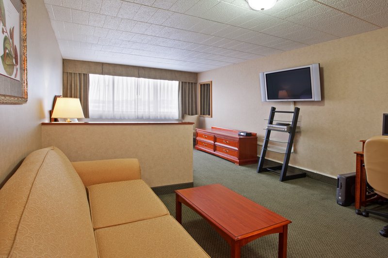 HOLIDAY INN EXPRESS - Altoona, PA