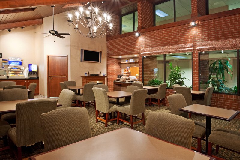 HOLIDAY INN EXPRESS - Altoona, PA