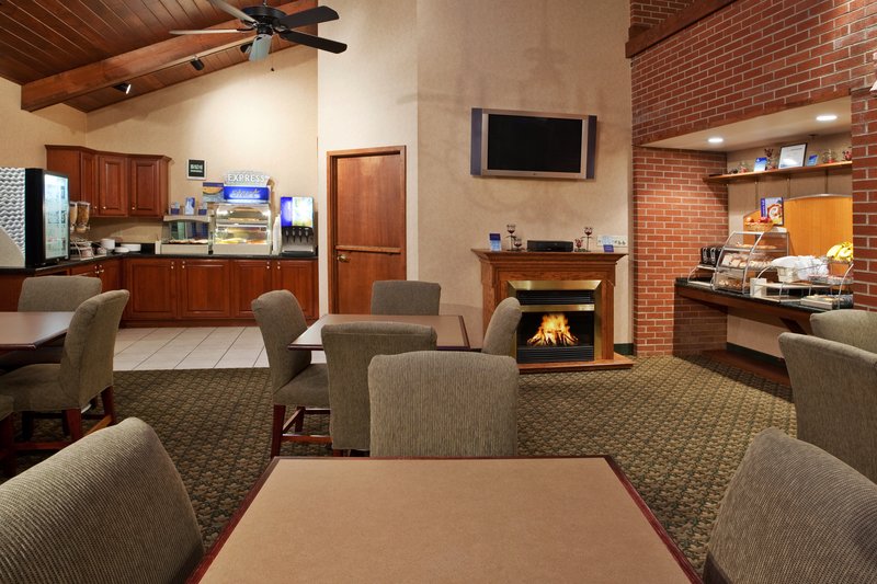 HOLIDAY INN EXPRESS - Altoona, PA