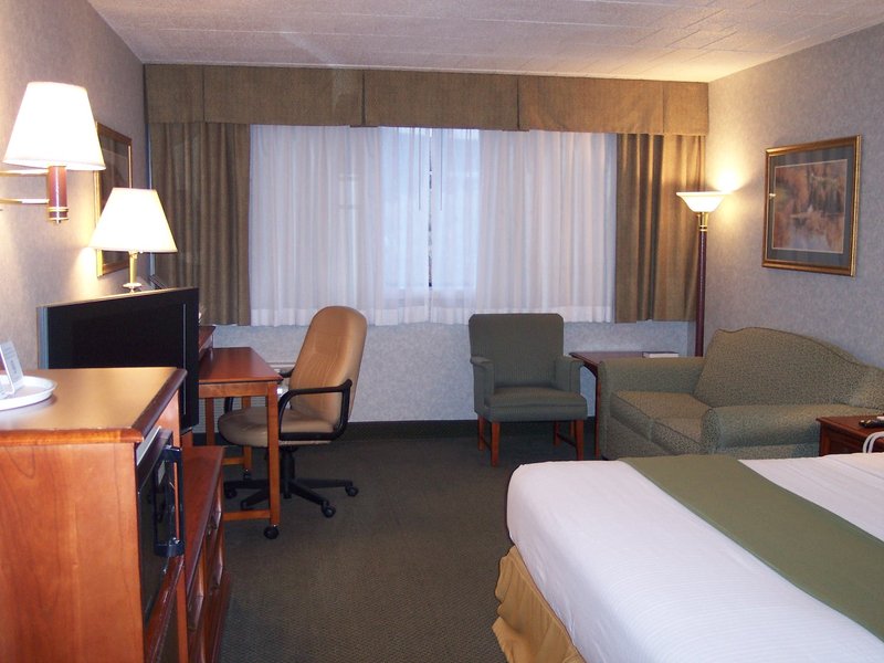 HOLIDAY INN EXPRESS - Altoona, PA
